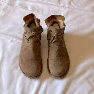 Born Leather Booties. Size 8